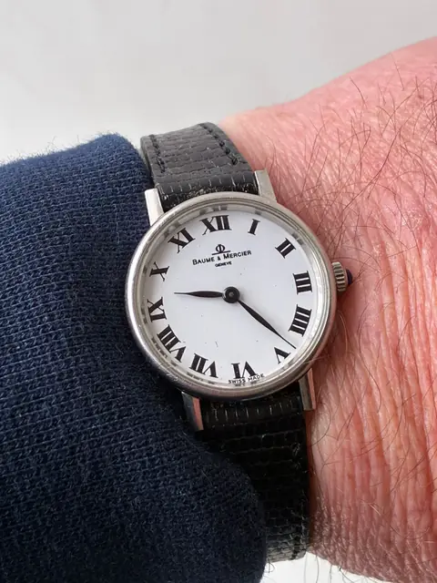Reloj Baume & Mercier de dama de cuerda con números romanos