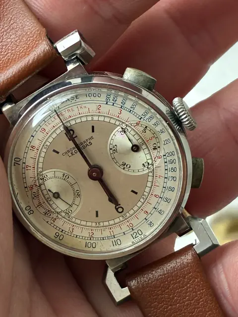 Cronógrafo Leonidas vintage con calibre Valjoux 22 y esfera tricolor · foto 4