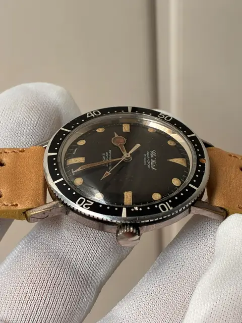 Reloj diver vintage de cuerda con esfera negra y bisel fijo · foto 2