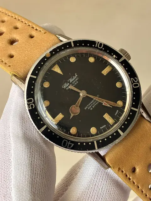 Reloj diver vintage de cuerda con esfera negra y bisel fijo · foto 4