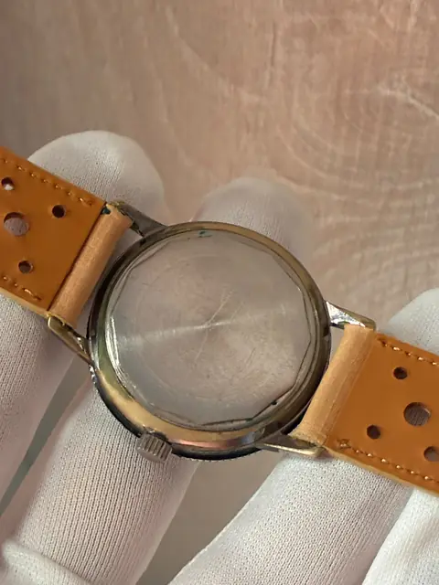 Reloj diver vintage de cuerda con esfera negra y bisel fijo · foto 5