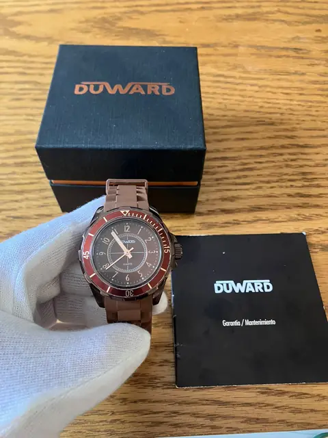 Reloj Duward unisex de 40 mm a estrenar con estuche