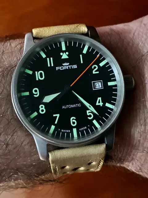 Fortis diver automático con esfera negra y calibre ETA 2824-2