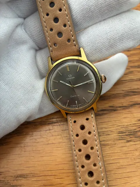 Omega vintage de cuerda con caja bañada en oro y calibre 601 · foto 3