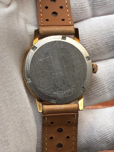 Omega vintage de cuerda con caja bañada en oro y calibre 601 · foto 6