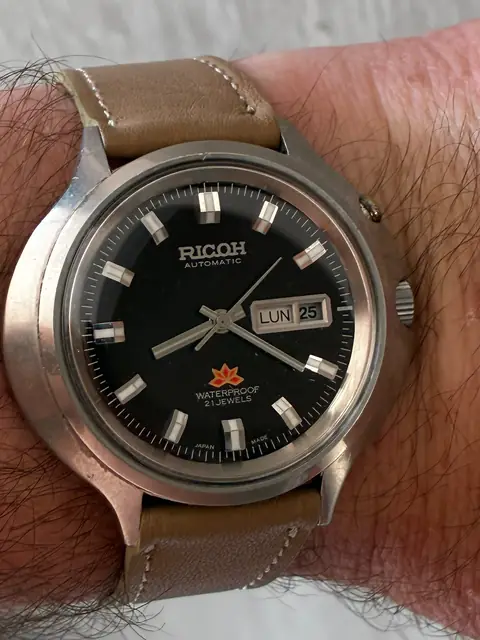 Reloj Ricoh vintage automático de 41,80 mm con esfera negra