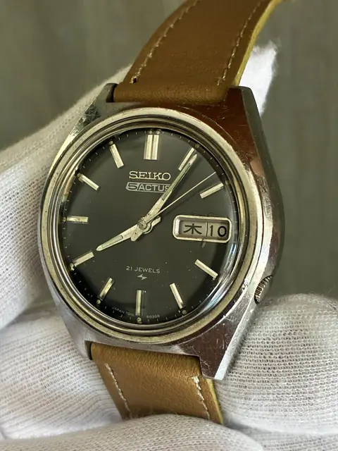 Seiko 5 Actus automático ref. 7019 con esfera negra · foto 3