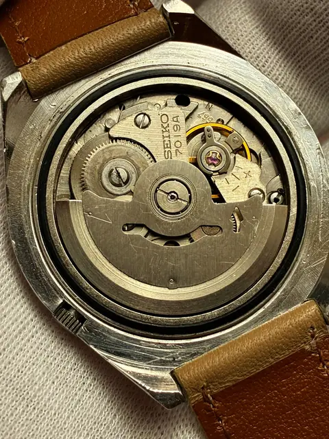 Seiko 5 Actus automático ref. 7019 con esfera negra · foto 5