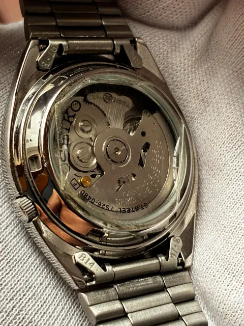 Reloj Seiko automático esfera azul luminosa estuche y tarjeta impoluto · foto 3