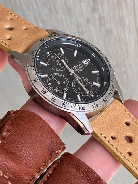 Reloj Seiko cronógrafo de cuarzo con esfera negra · foto 4