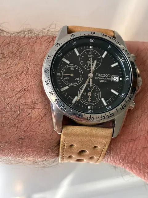 Reloj Seiko cronógrafo de cuarzo con esfera negra · foto 6