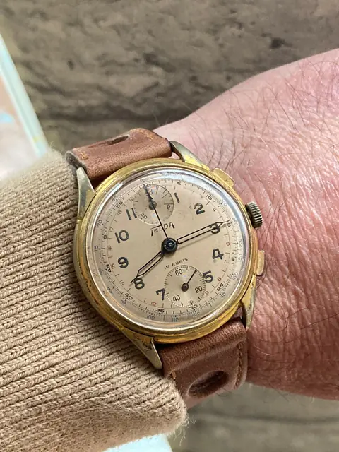 Cronógrafo Telda vintage calibre Venus 170 esfera salmón