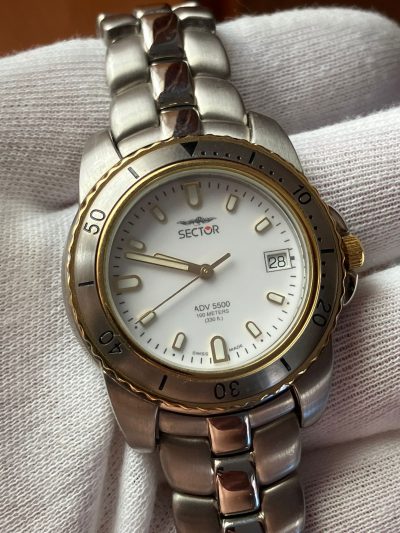 Reloj Sector suizo, marcaba 300 euros, de antiguo stock de relojería.