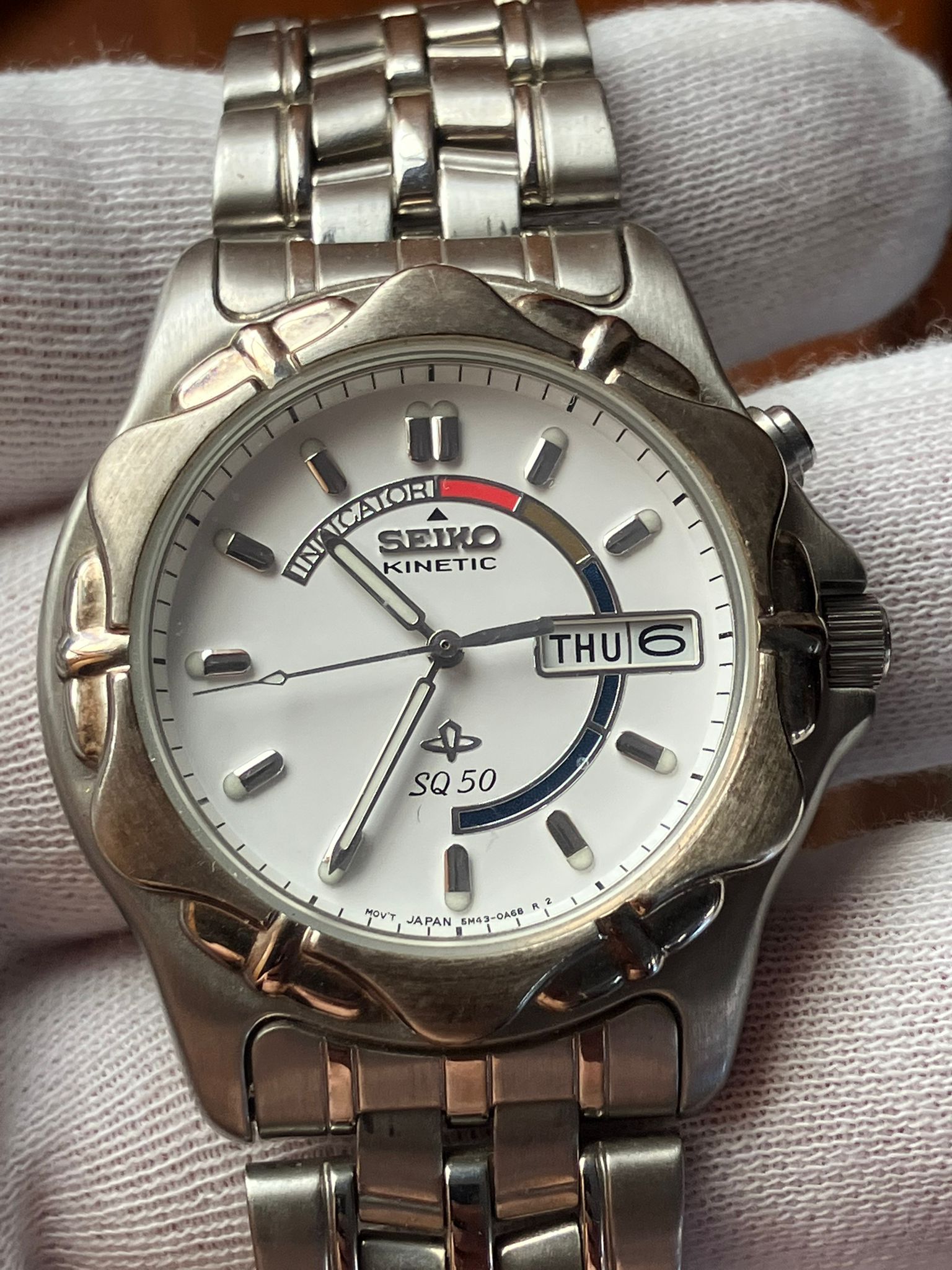 Reloj Seiko kinetic modelo SK 50 con su estuche
