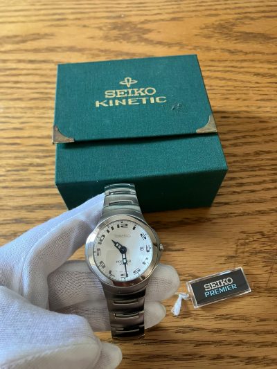 Reloj Seiko premier 100 metros con su estuche acumulador en garantía marca 255 euros a estrenar de antiguo stock de relojería