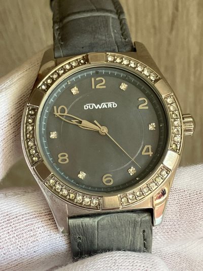 Reloj DUWARD marca 90 euros con estuche y garantía sin sellar, cierre de relojería - Imagen 4