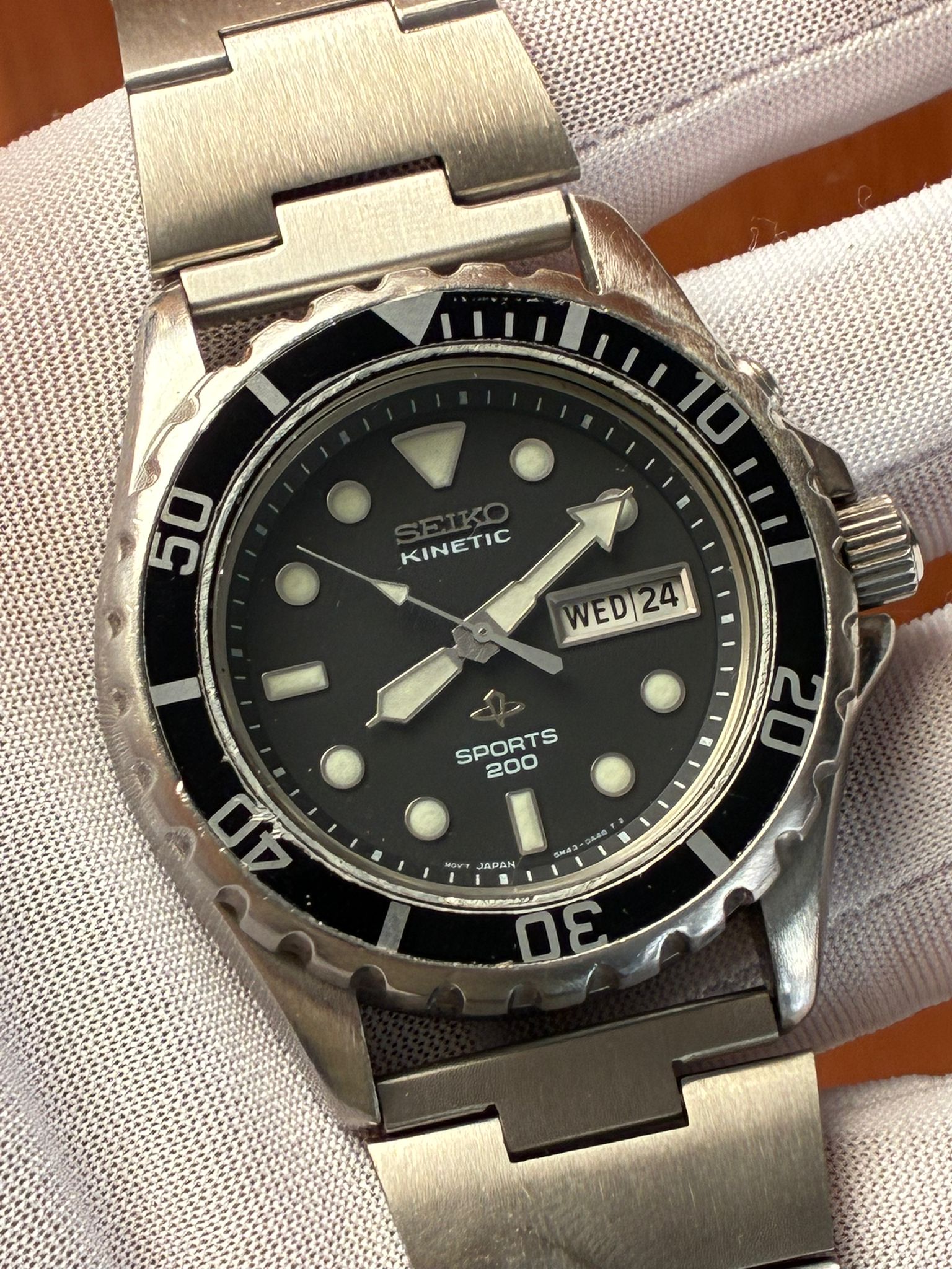 Reloj Seiko kinetic sports 200 metros esfera negra