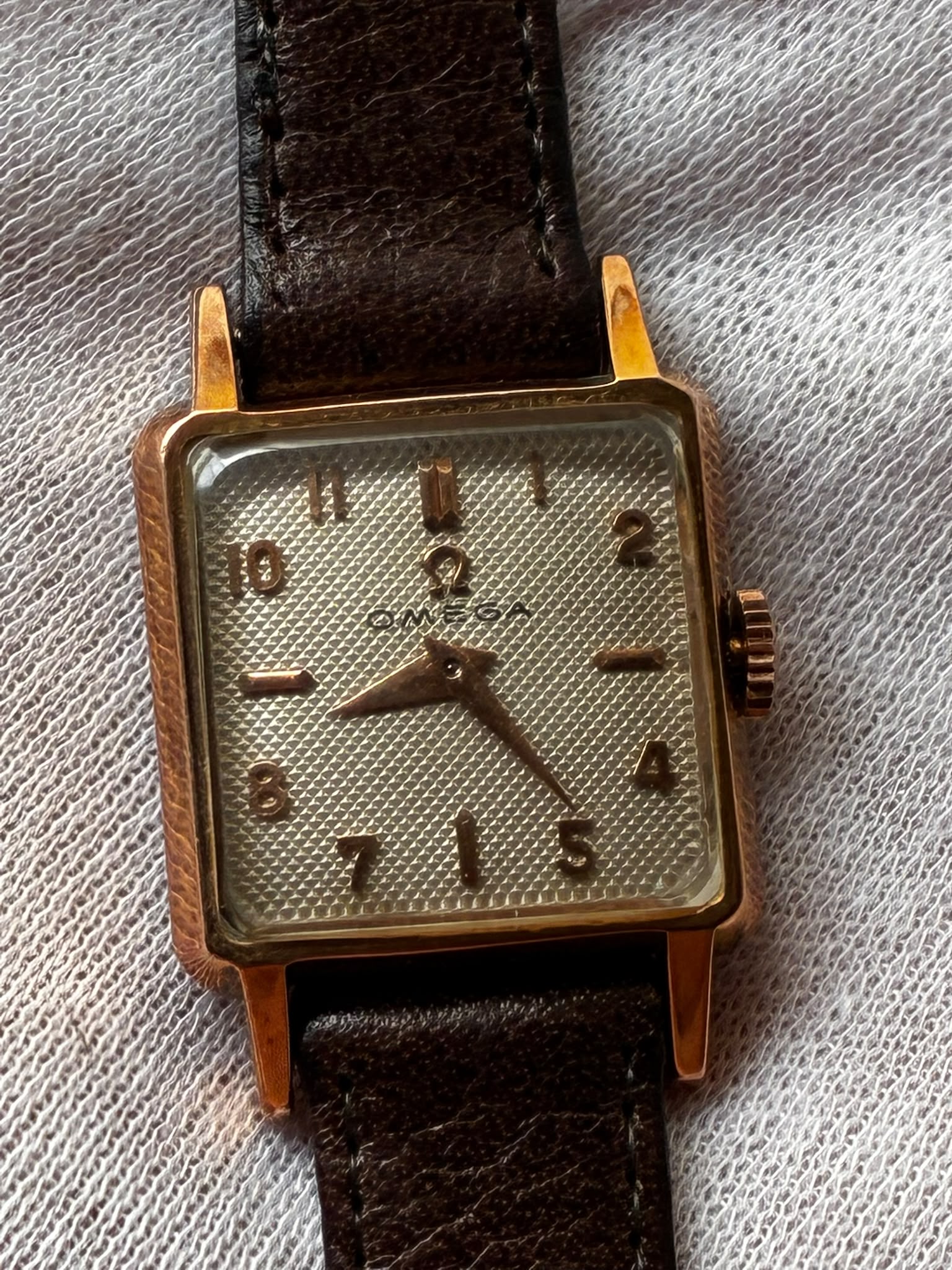Reloj omega esfera texturizada calibre 244 revisado - Imagen 10