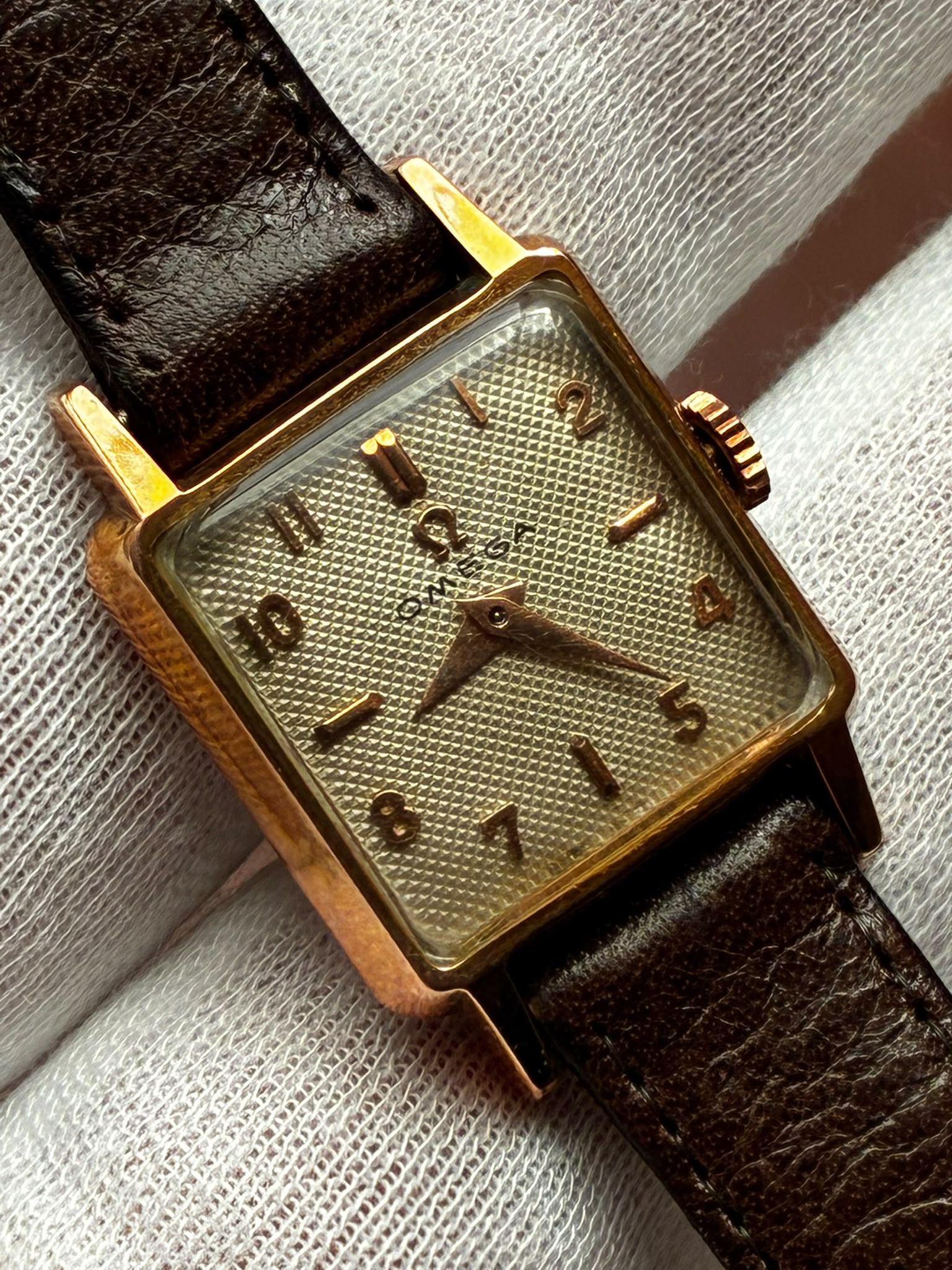 Reloj omega esfera texturizada calibre 244 revisado - Imagen 6
