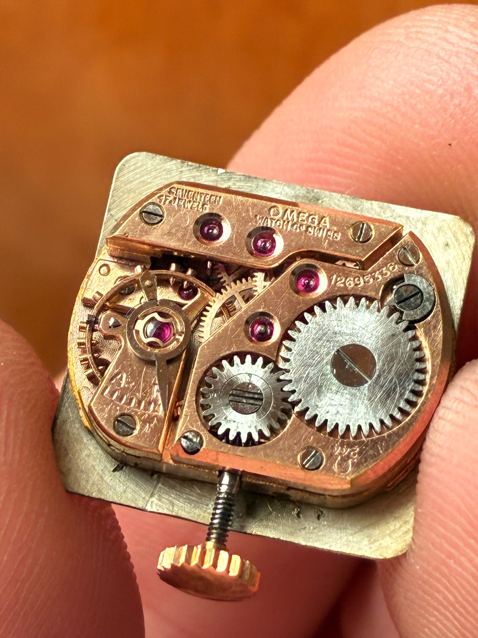 Reloj omega esfera texturizada calibre 244 revisado - Imagen 4
