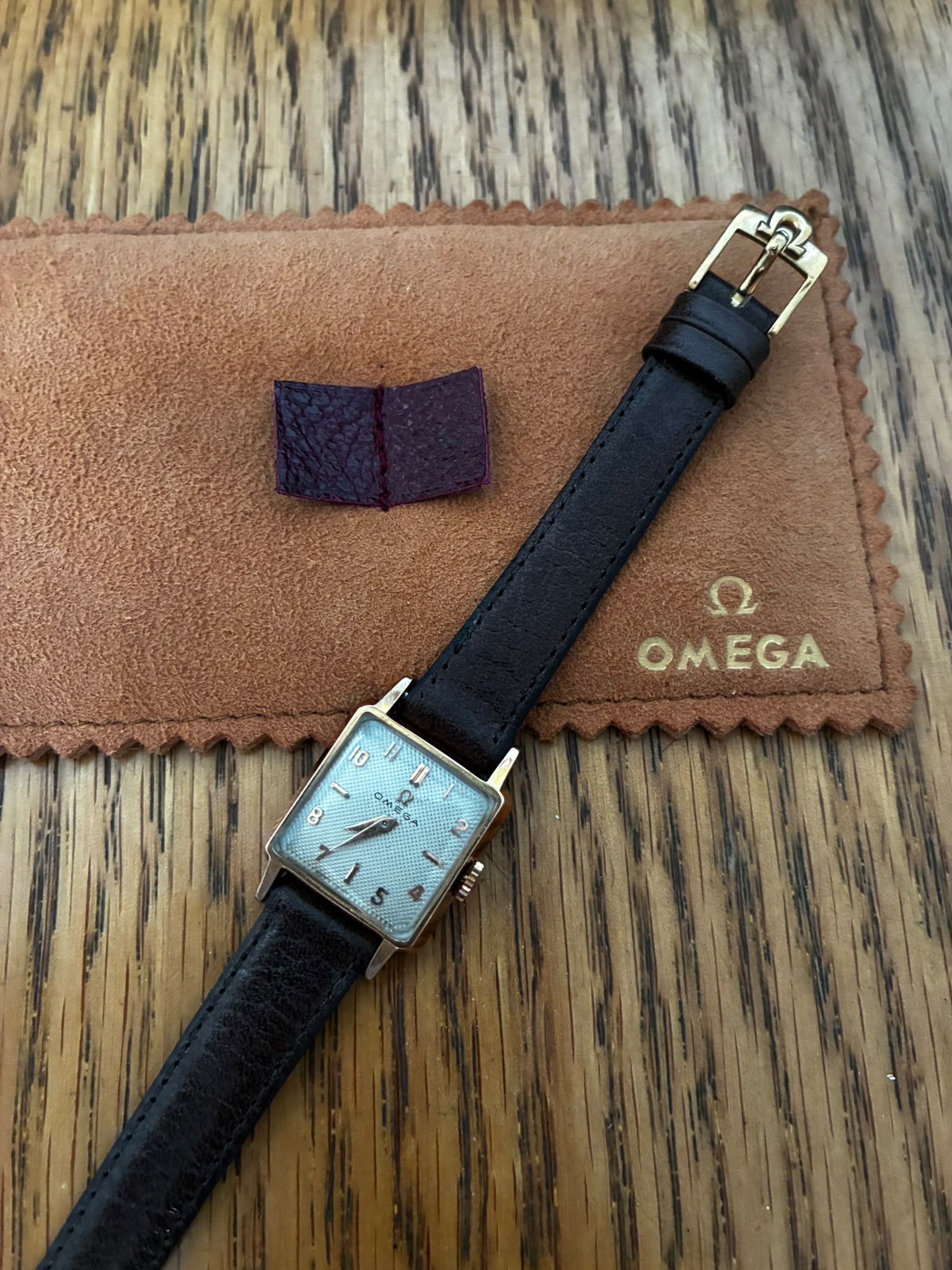 Reloj omega esfera texturizada calibre 244 revisado - Imagen 2