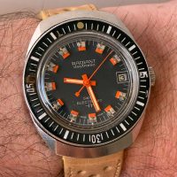 Reloj diver Radiant electrónic bisel de baquelita