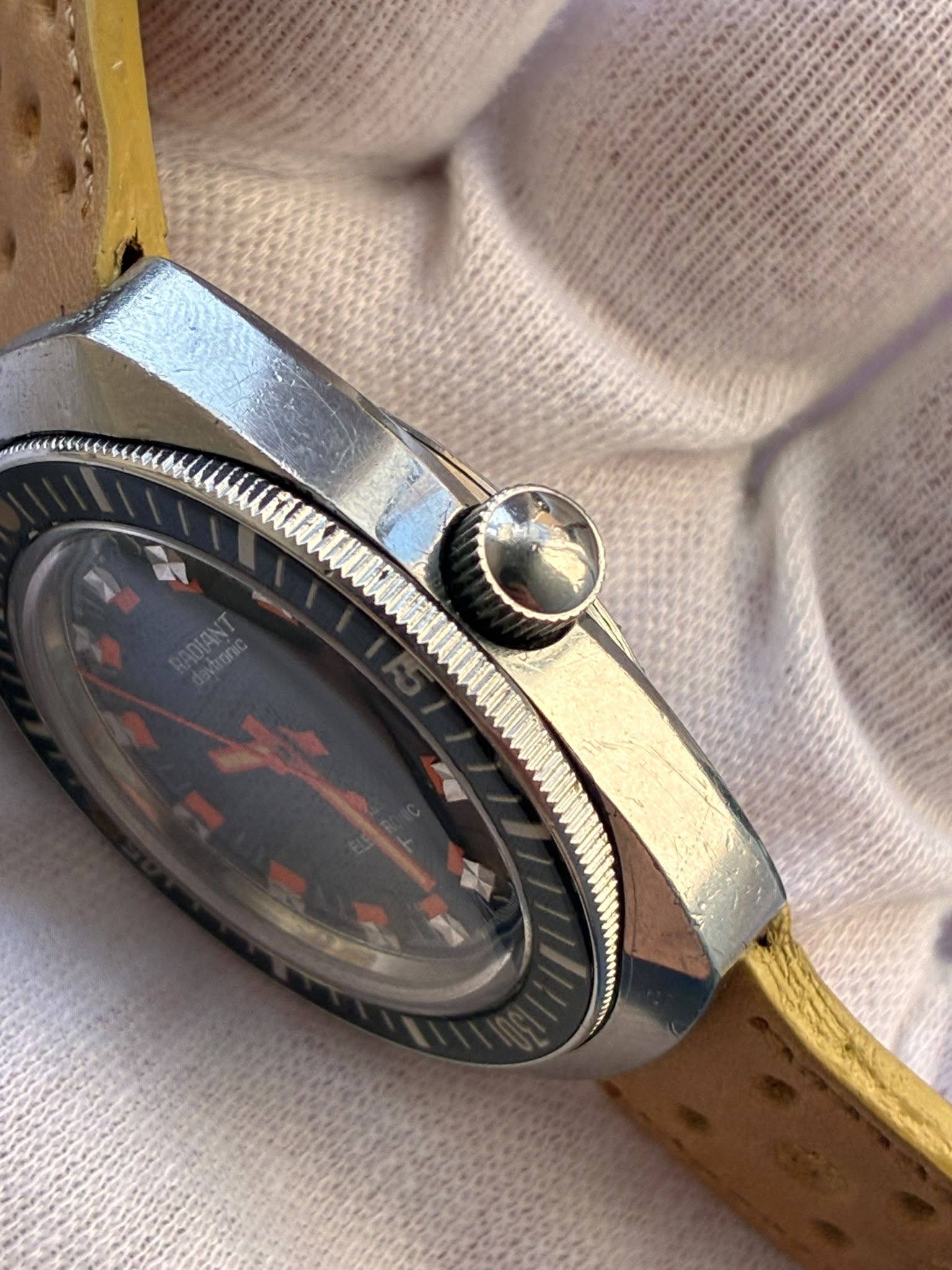 Reloj diver Radiant electrónic bisel de baquelita - Imagen 4